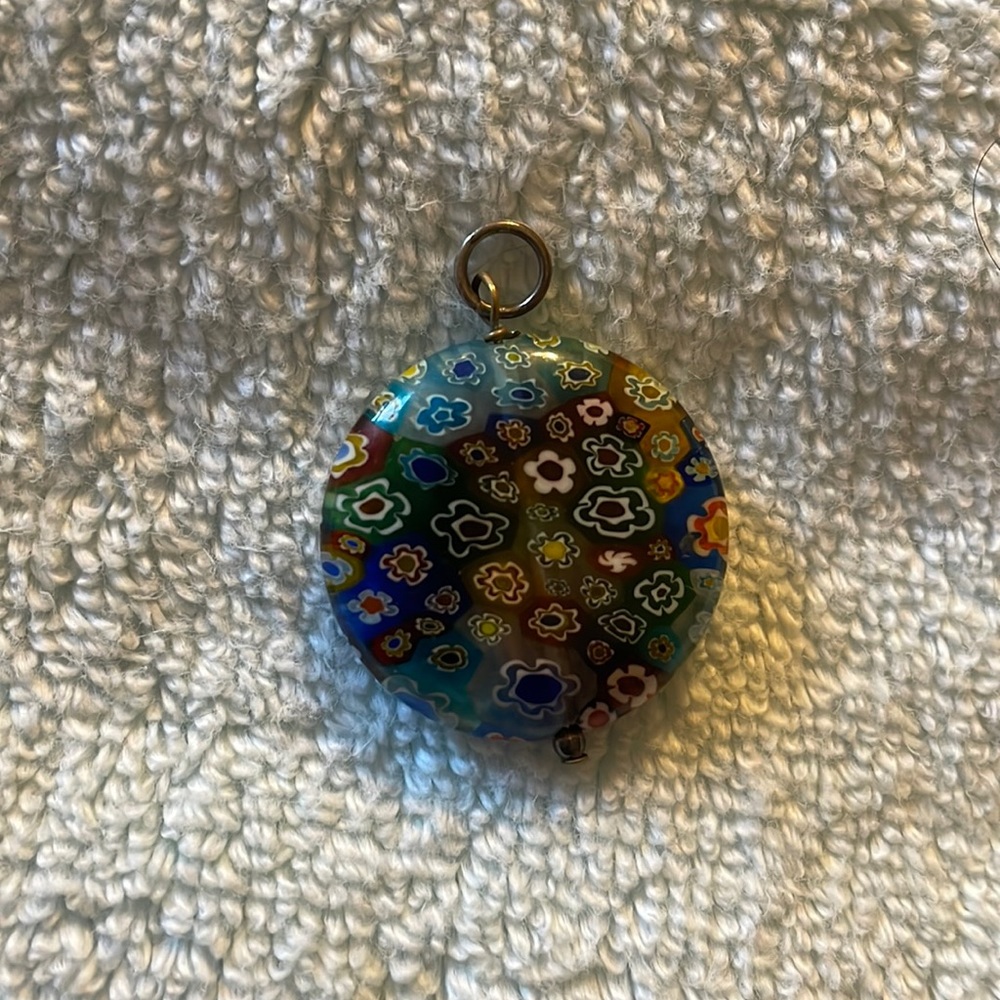 Glass necklace pendant